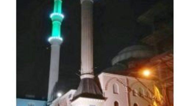 İzmit’teki Camilere Mahya Takılacak