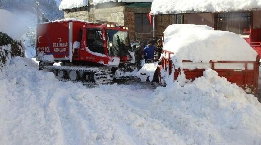 Karda Mahsur Kalan Yaşlı Kadın Kurtarıldı