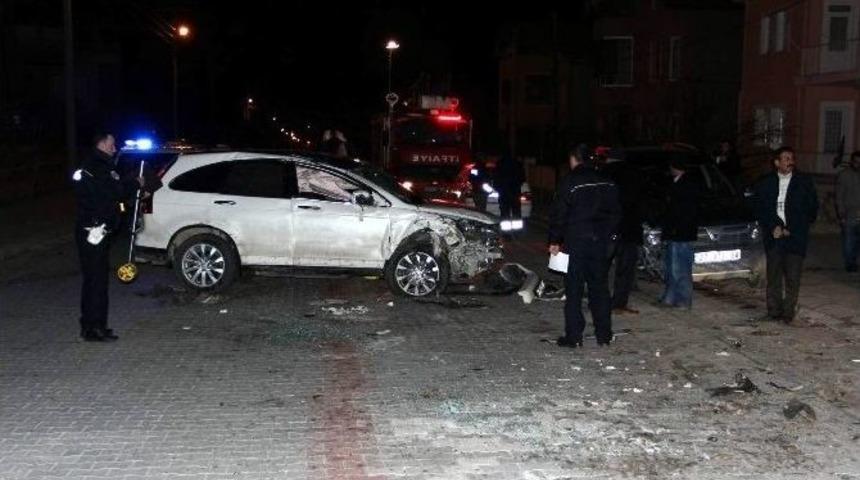 Dikkatsiz S&uuml;r&uuml;c&uuml; Park Halindeki Araca &Ccedil;arparak Durabildi