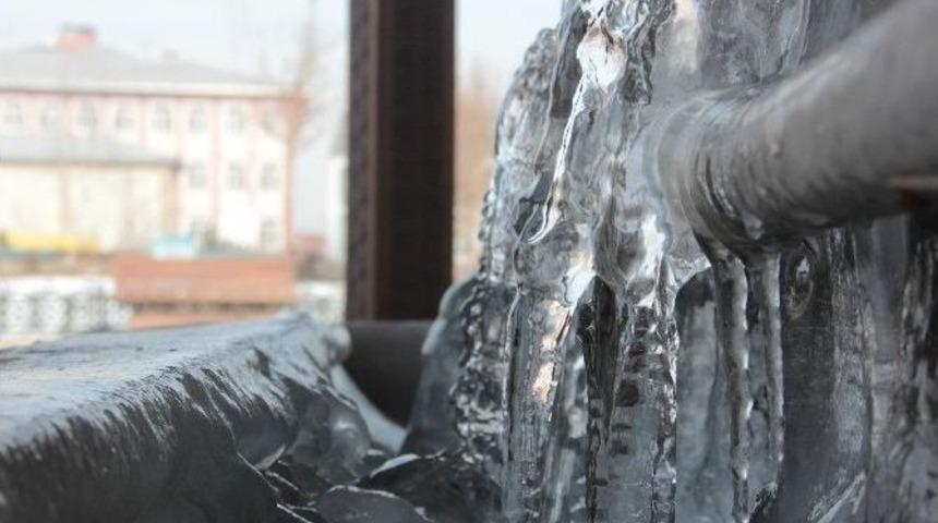 Erzurum’da Şadırvanlar Buz Tuttu