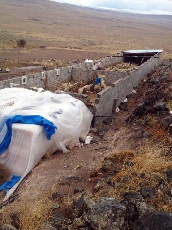 Aksaray’da Fırtına Çatıları Uçurdu G2