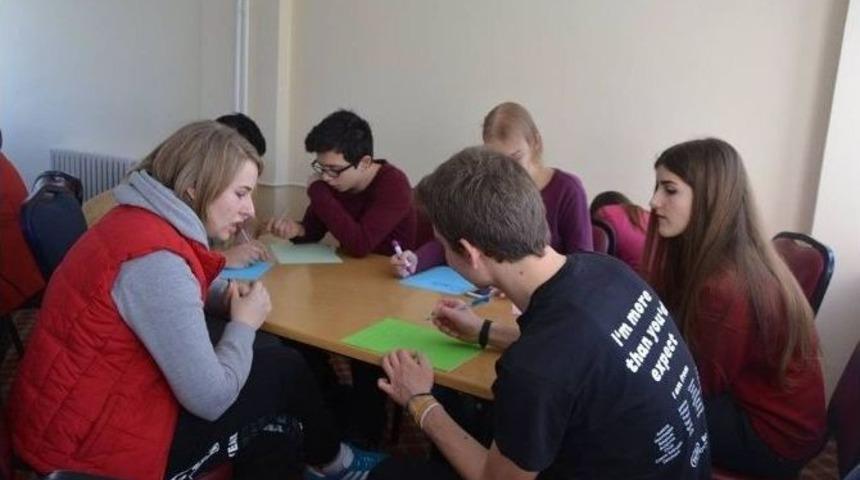 Gen&ccedil;ler Sağlıklı Yaşayacak