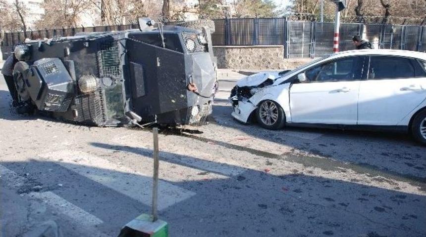 Diyarbakır&rsquo;da Trafik Kazası: 2&rsquo;si Polis 7 Yaralı