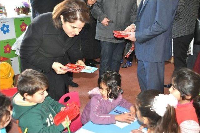 Şanlıurfa Valisinin Eşi Bakım Evindeki Mültecileri Ziyaret Etti