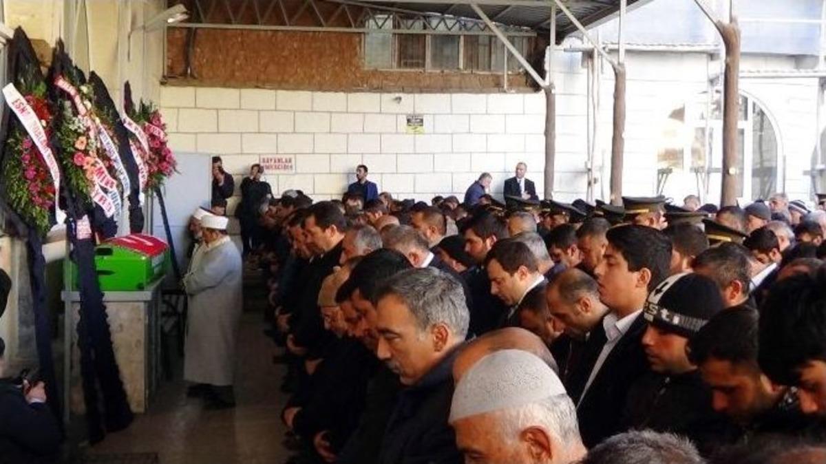 Işid&rsquo;in Roketli Saldırısında &Ouml;len &Ouml;ğrencinin Cenazesi Toprağa Verildi
