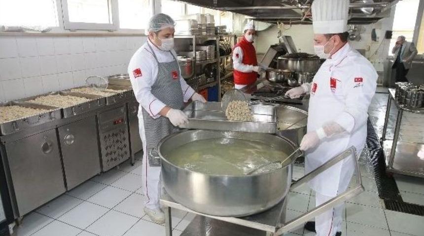 Gaziosmanpaşa Belediyesi’nden İhtiyaç Sahibi Ailelere Her Gün Sıcak Yemek