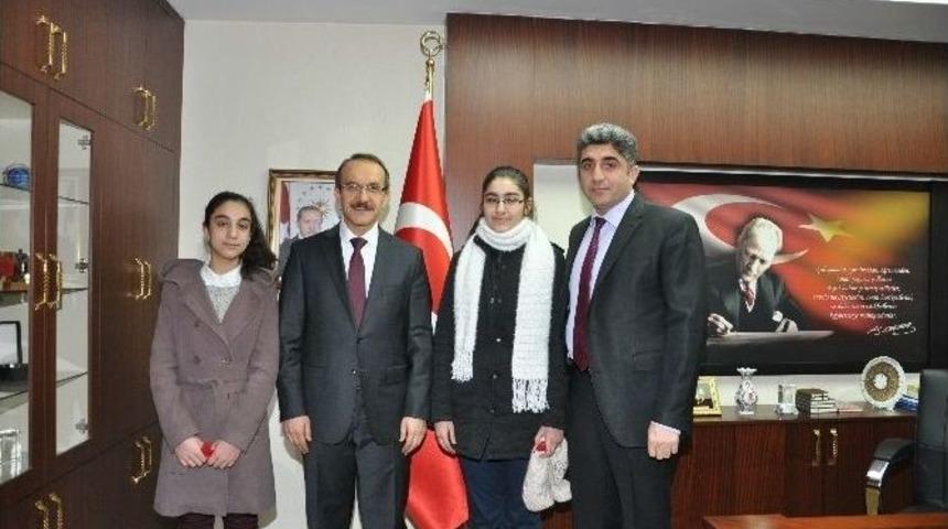 Başarılı &Ouml;ğrencilerden Vali Yavuz&rsquo;a Ziyaret