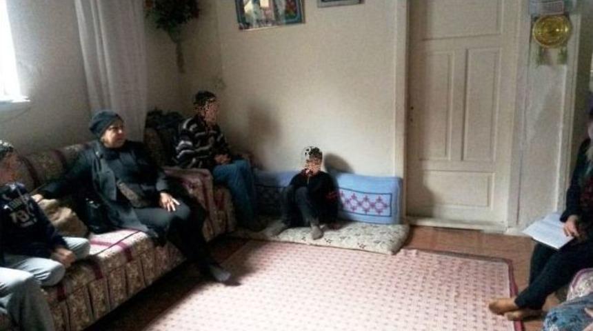 Ayşe Kam&ccedil;ı, İhtiya&ccedil; Sahibi Aileleri Ziyaret Etti