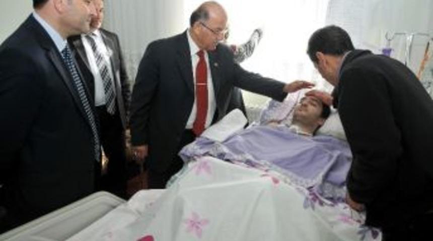 Vali Kolat Yaralı Polisi Evinde Ziyaret Etti