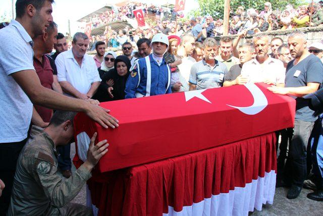 Zonguldaklı şehidi, binlerce kişi son yolculuğuna uğurladı