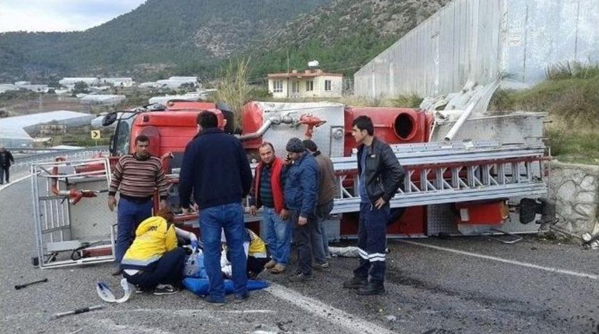 Bozyazı&rsquo;da İtfaiye Aracı Devrildi: 3 Yaralı