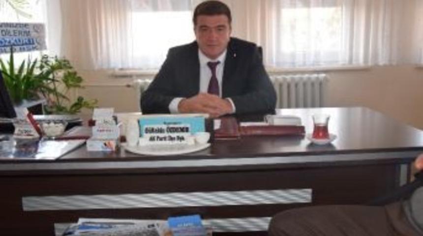 Ak Parti Şuhut İl&ccedil;e Başkanı G&uuml;ltekin &Ouml;zdemir Partisiyle İlgili Eleştirilere Cevap Vererek:
