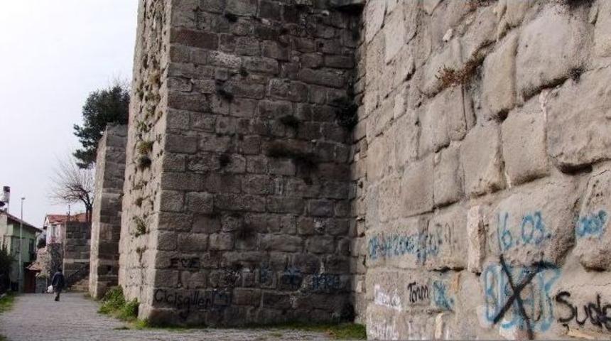 Aydın: &ldquo;d&uuml;nya Mirasına Sprey Boyayla Yazı Yazmak Vandalizmdir&rdquo;