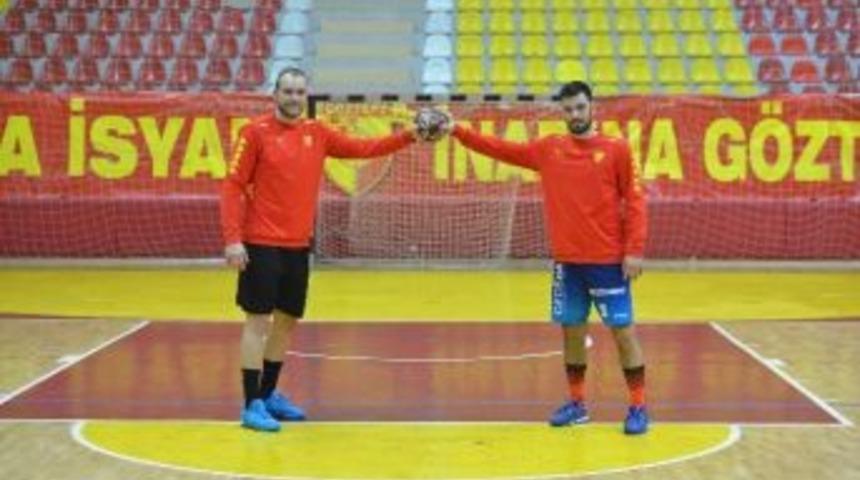 G&ouml;ztepe Hentbol Takımı&rsquo;ndan 2 İmza