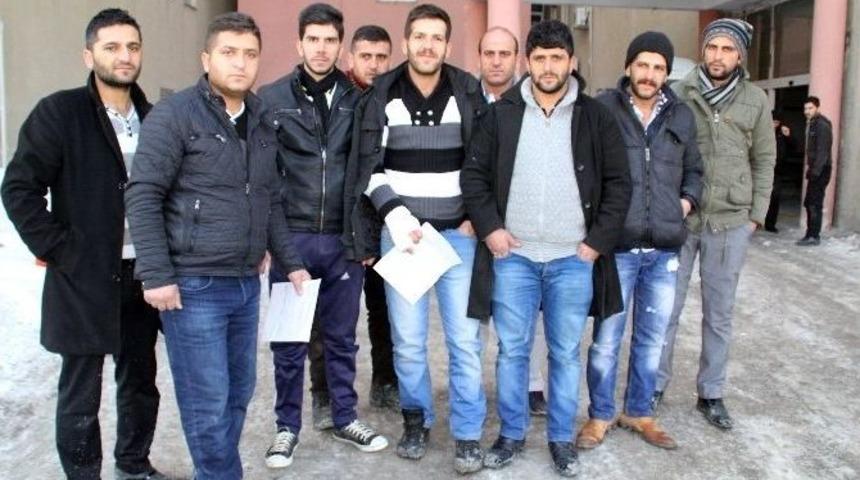 Polis Noktasında K&ouml;pek Saldırısı: İki Yaralı