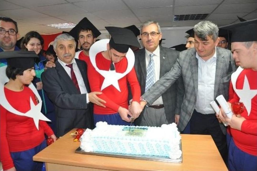 65 Yaşında Karne Sevinci Yaşadı