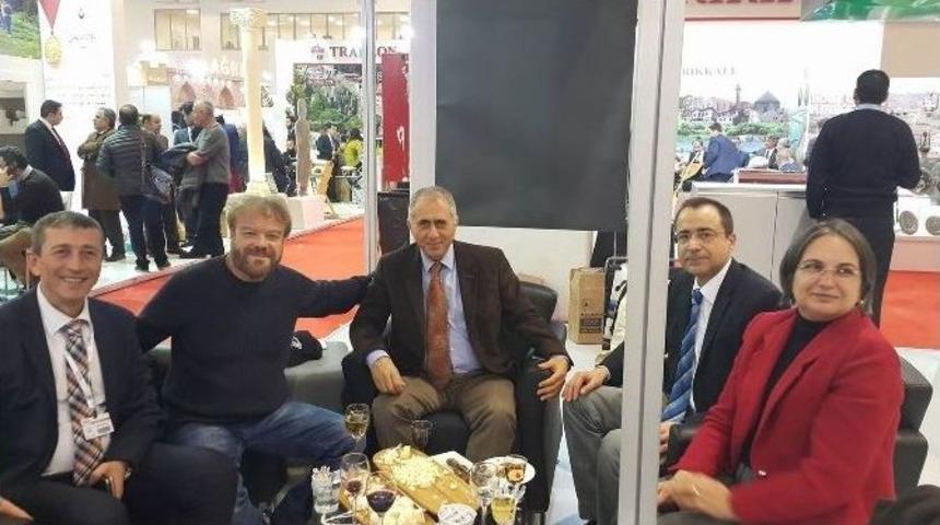 Atilla Atasoy&rsquo;dan Tekirdağ B&uuml;y&uuml;kşehir Belediye Standına Ziyaret