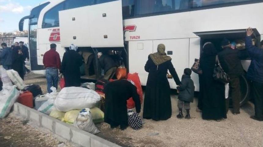 Sınırdaki Suriyeli Aileler, Yayladağı&rsquo;na Getiriliyor