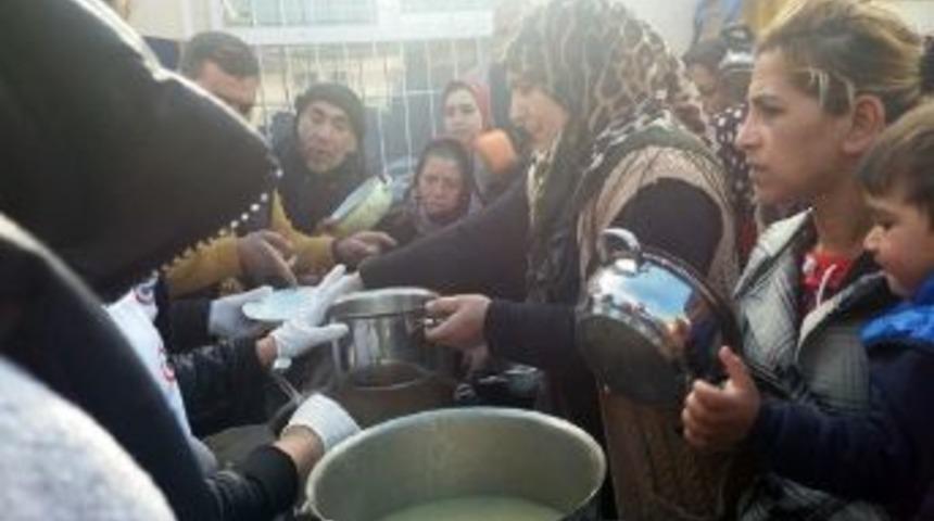 Romanlar Derniği 500 Kişiye Yemek Dağıttı