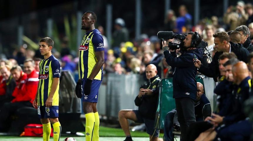 Usain Bolt kariyerinin ilk futbol maçına çıktı!