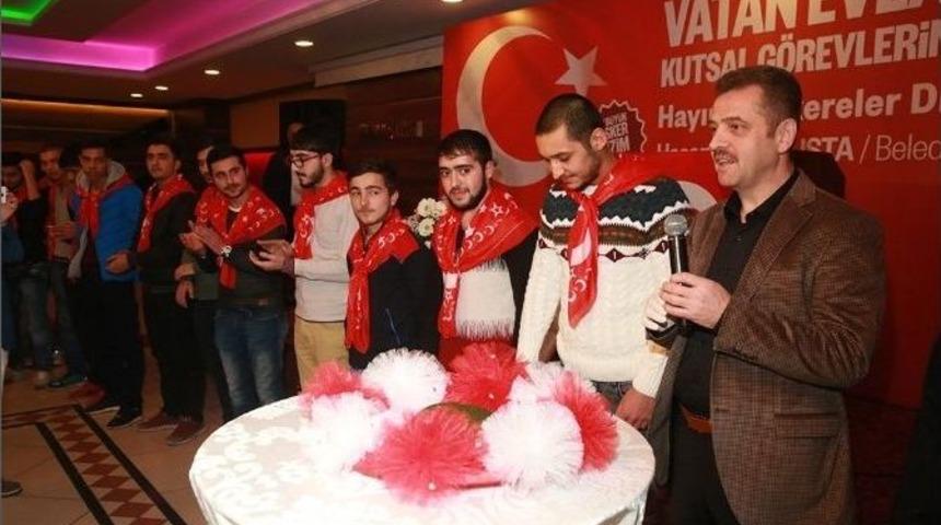 Askere Gidecek Gaziosmanpaşalı Gen&ccedil;lere &lsquo;kınalı&rsquo; Uğurlama