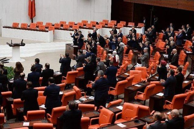 Ak Parti’li Ve Mhp’lilerin Ayakta Alkışladığı Konuşma