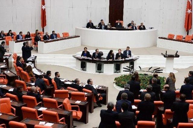 Ak Parti’li Ve Mhp’lilerin Ayakta Alkışladığı Konuşma