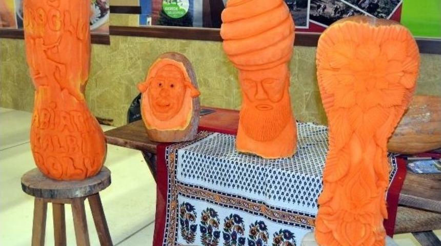 Bolu Standındaki Kabaktan Yapılan Heykellere Yoğun İlgi