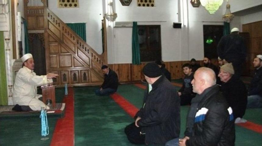 Gen&ccedil;lerle G&ouml;n&uuml;l G&ouml;n&uuml;le