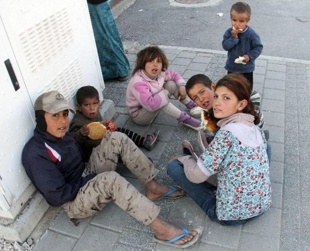 Bir Ekmeği 7 Kişi Paylaştılar