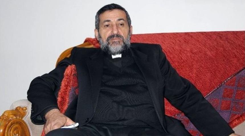 Papaz Ve Ailesi De Ka&ccedil;tı