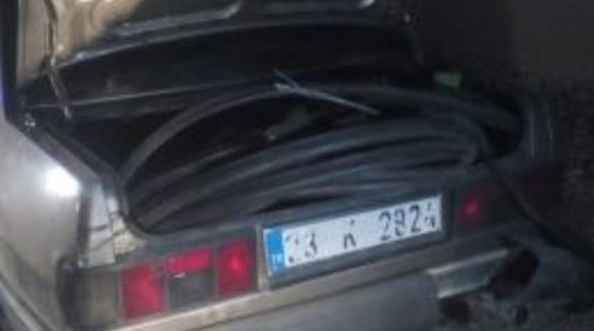 Jandarma Kablo Hırsızlarını Su&ccedil;&uuml;st&uuml; Yakaladı