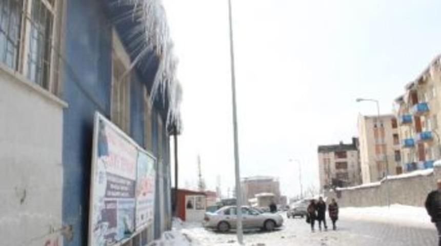 Dondurucu Soğuklar İ&ccedil;me Suyu Sıkıntısına Neden Oldu