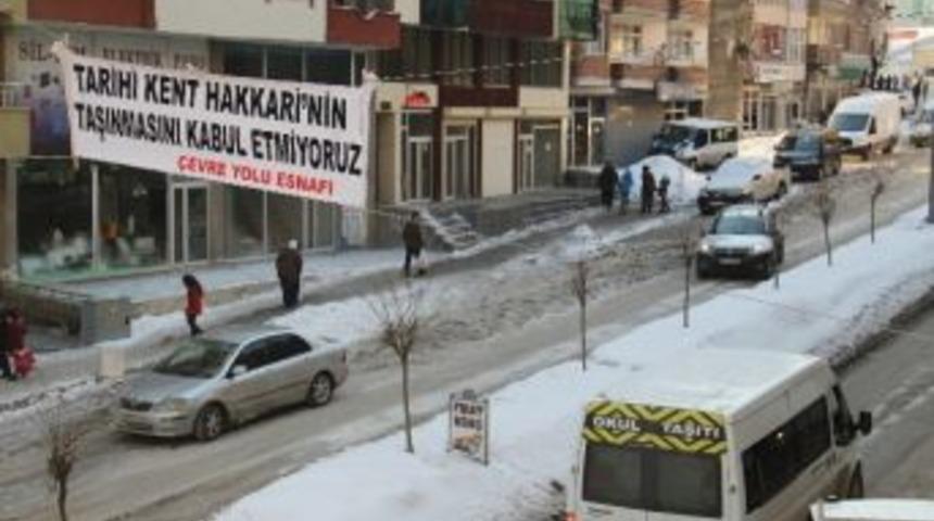 Hakkari&rsquo;de Asılan Pankartlar İndirildi