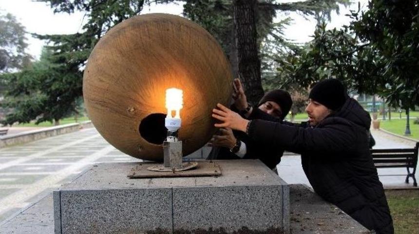 Anıt Park&rsquo;taki Işıklar Elden Ge&ccedil;irildi