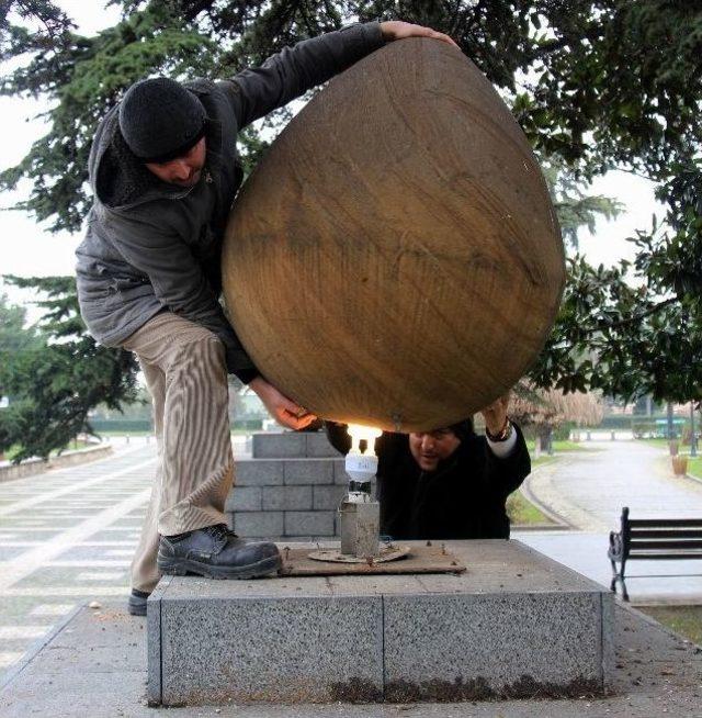 Anıt Park’taki Işıklar Elden Geçirildi