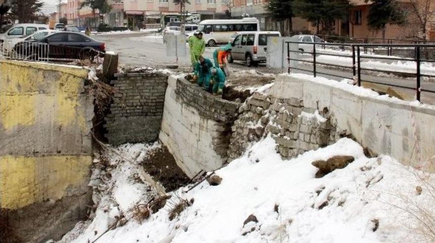 Dayanışma&rsquo;daki İstinat Duvarı G&uuml;&ccedil;lendiriliyor