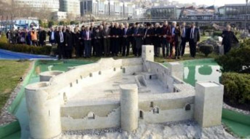 İstanbul Miniat&uuml;rk&rsquo;te Sergilenen Kızkalesi&rsquo;nin A&ccedil;ılışını Başkan Kocamaz Yaptı