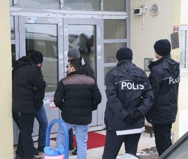 Kıskançlık Krizine Giren Kadın, Polis Eşinin Tabancasıyla İntihar Etti