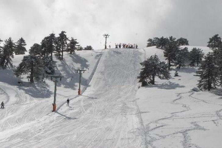 Göl Manzaralı Kayak Tesisi, Ziyaretçilerini Bekliyor G2