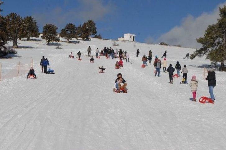 Göl Manzaralı Kayak Tesisi, Ziyaretçilerini Bekliyor G5