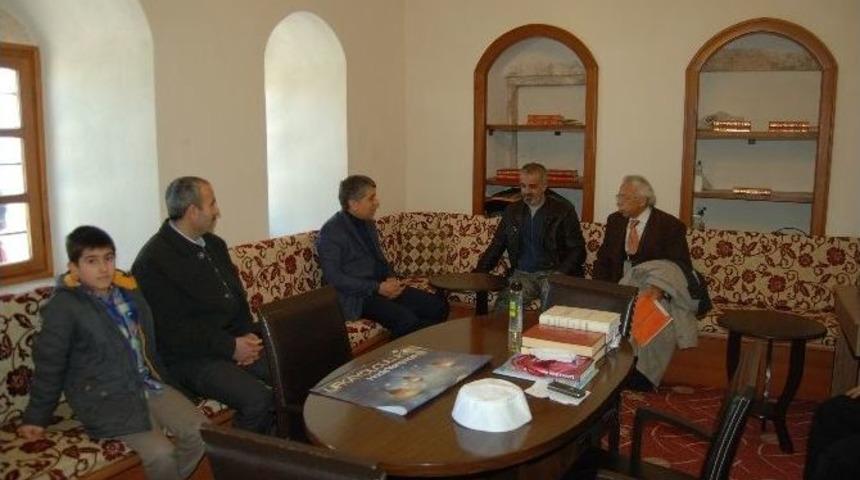 Korunmaya Muhta&ccedil; &Ccedil;ocuklara Beyazid-i Bistami Hz T&uuml;rbesi Gezdirildi