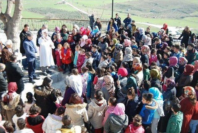 Korunmaya Muhtaç Çocuklara Beyazid-i Bistami Hz Türbesi Gezdirildi