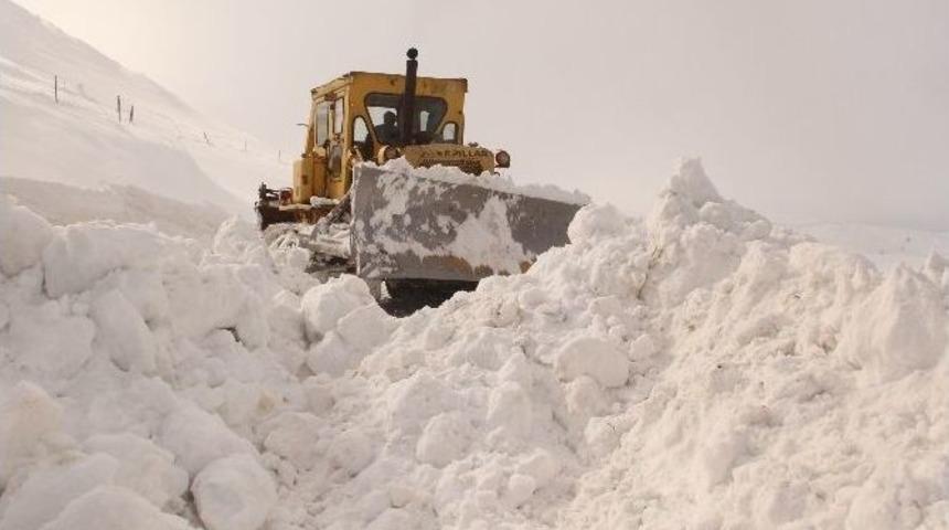 Elazığ’da Kapalı Köy Yollarının 520’si Açıldı