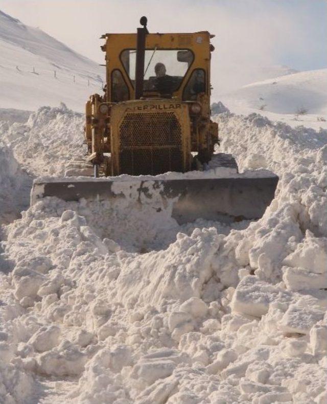 Elazığ’da Kapalı Köy Yollarının 520’si Açıldı