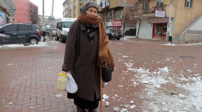 Evindeki Pirin&ccedil; Ve Tarhanasını B&ouml;l&uuml;p Bayırbucak T&uuml;rmenleri&rsquo;ne G&ouml;nderdi