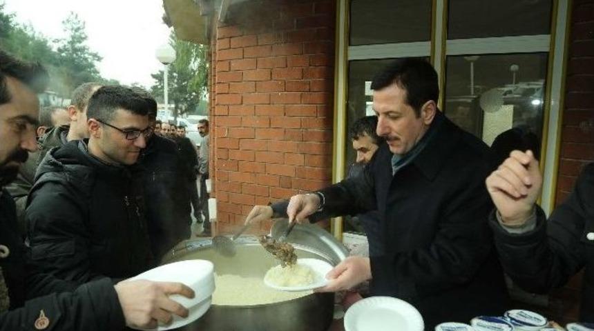 Başkan Tok&rsquo;tan İş&ccedil;ilere Yemek