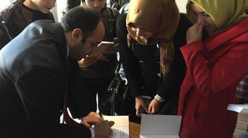 İş Adamı Ve Yazar İbrahim Toru Tecr&uuml;belerini Gen&ccedil;lerle Paylaştı