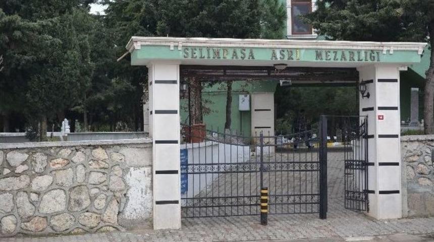 (&ouml;zel Haber) Mezarlıkta Bebek Cesedi Bulundu