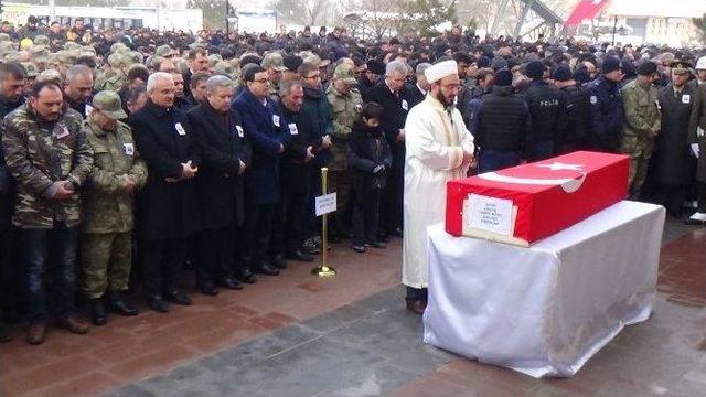 Şehit Astsubay Başçavuş Meriç Dualarla Toprağa Verildi